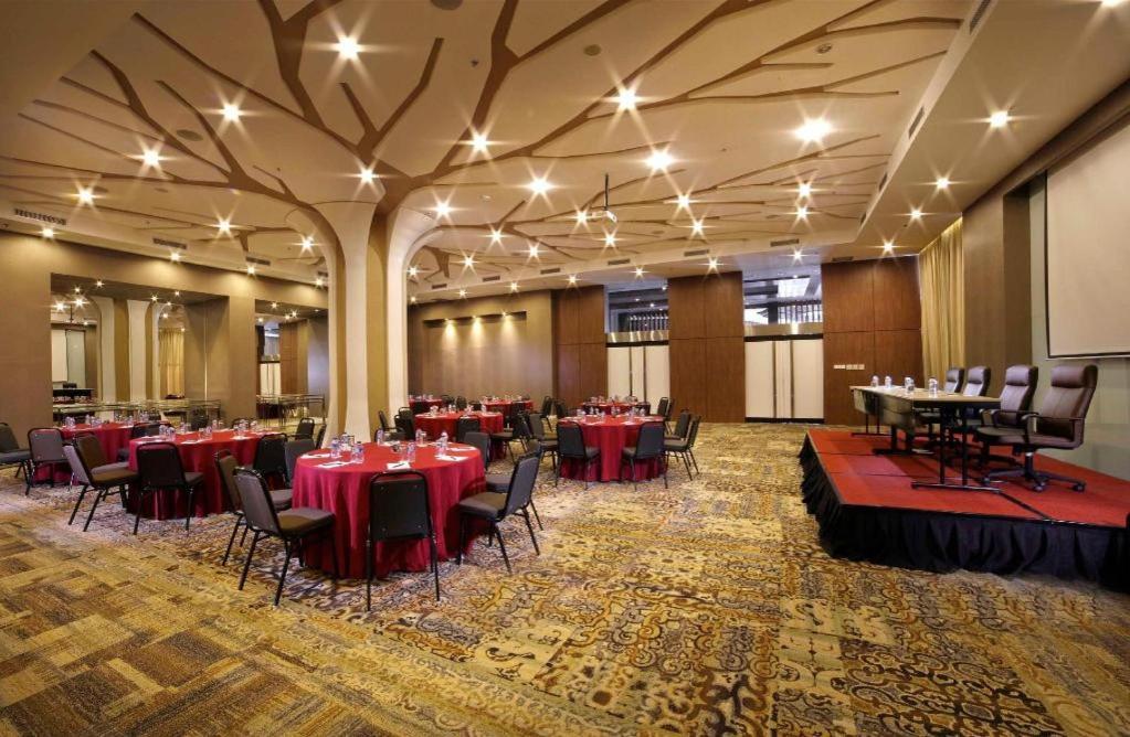 Brits Hotel Karawang Exteriér fotografie