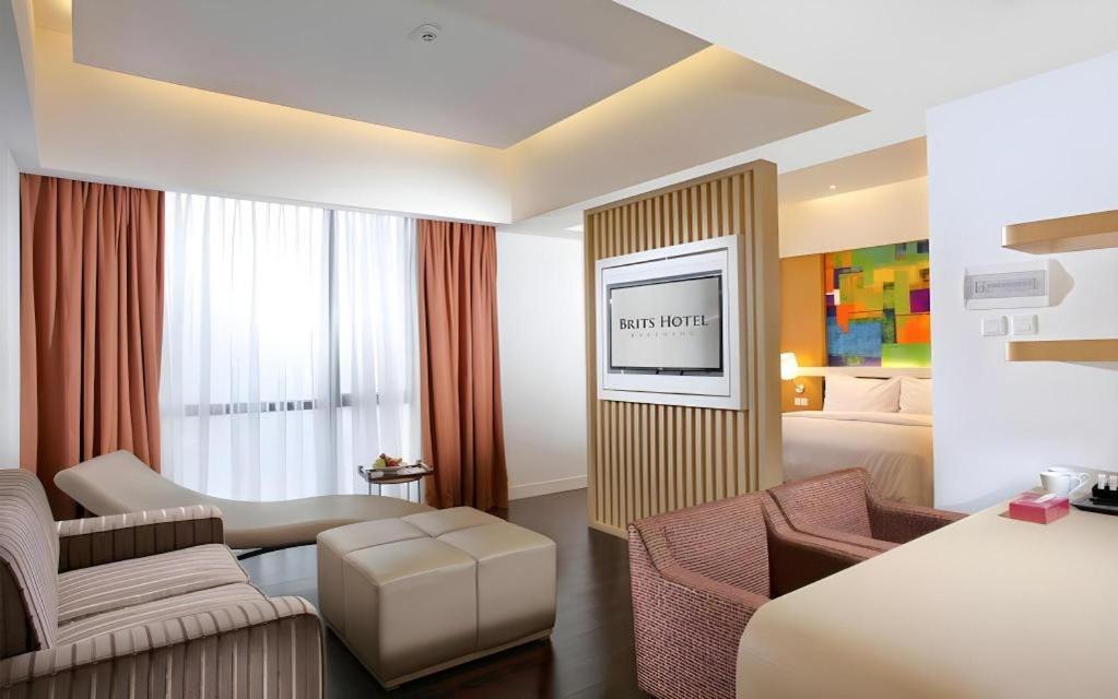 Brits Hotel Karawang Exteriér fotografie