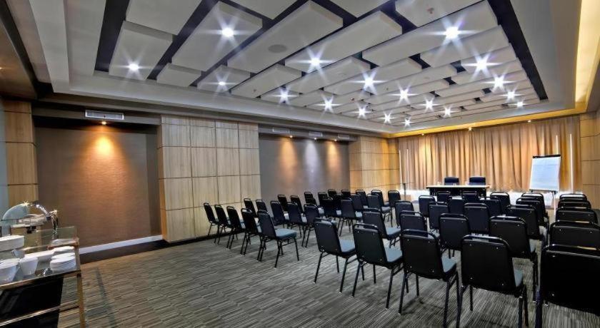 Brits Hotel Karawang Exteriér fotografie