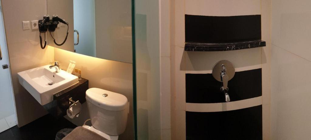 Brits Hotel Karawang Exteriér fotografie