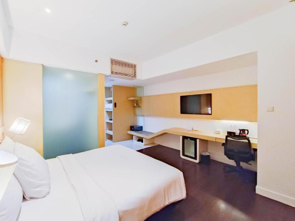 Brits Hotel Karawang Exteriér fotografie