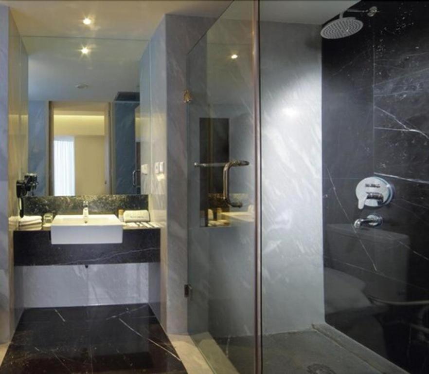 Brits Hotel Karawang Exteriér fotografie