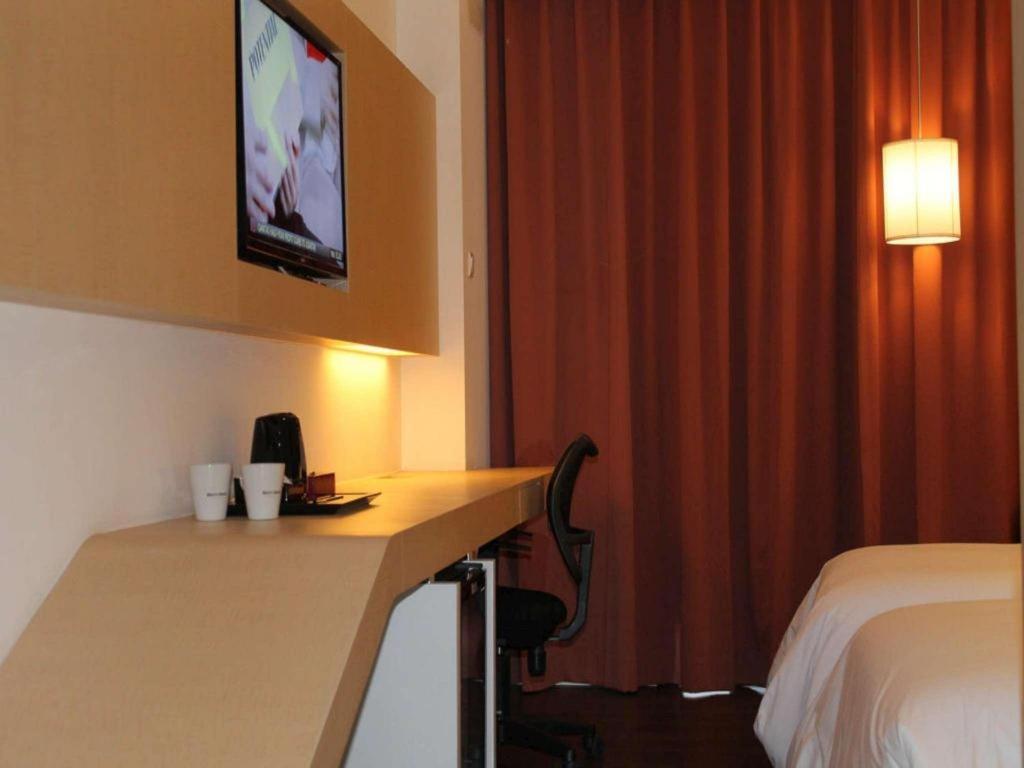 Brits Hotel Karawang Exteriér fotografie