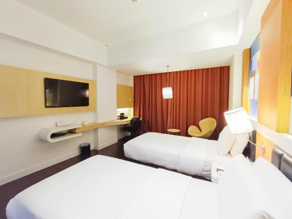 Brits Hotel Karawang Exteriér fotografie
