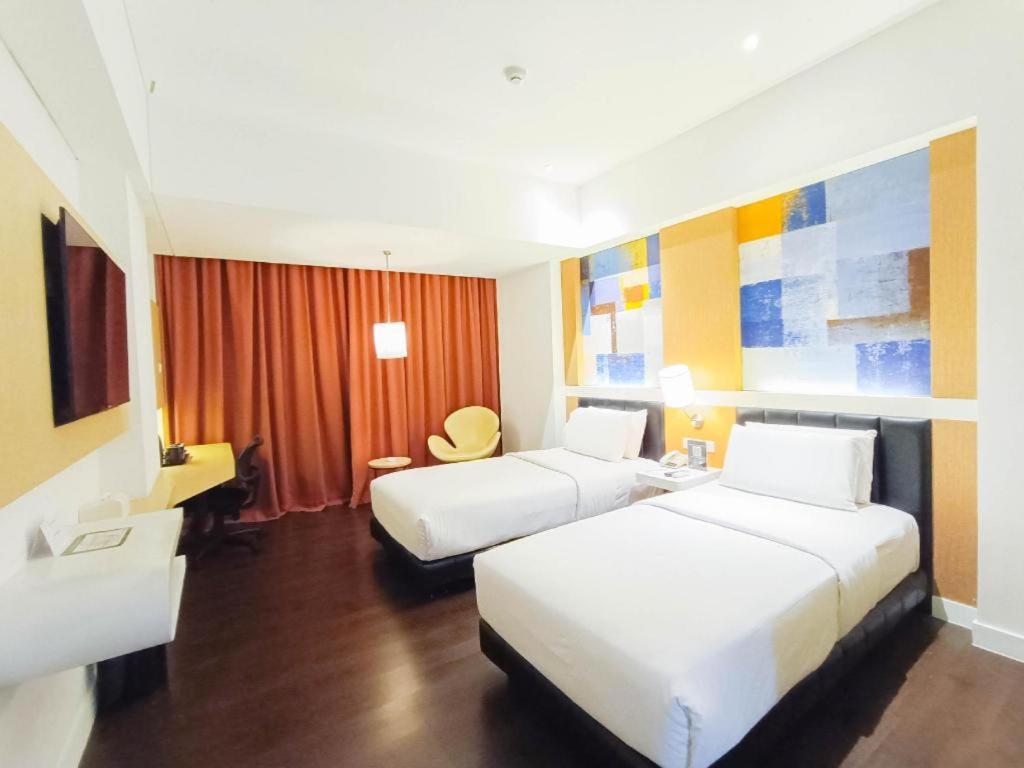 Brits Hotel Karawang Exteriér fotografie