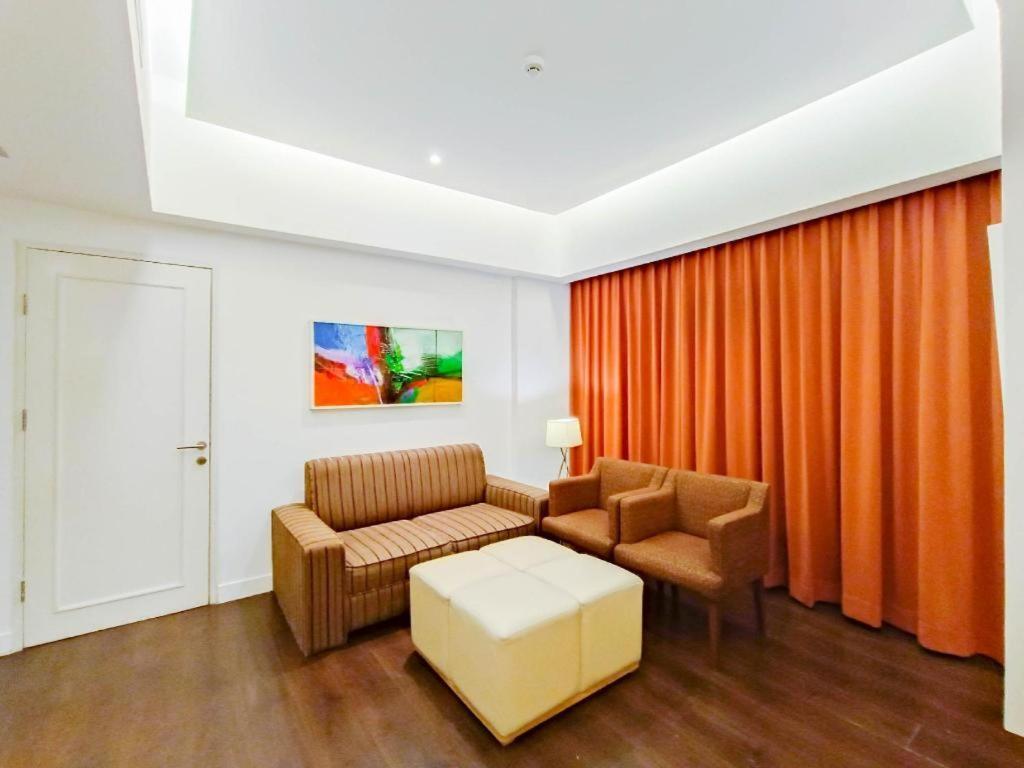 Brits Hotel Karawang Exteriér fotografie