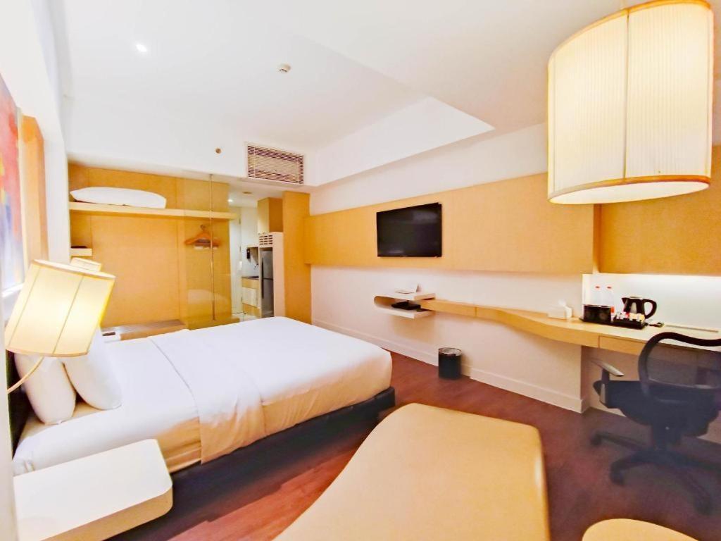 Brits Hotel Karawang Exteriér fotografie